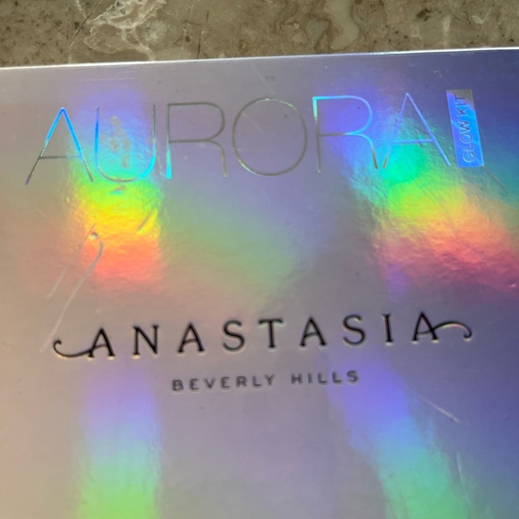 Anastasia Beverly Hills Glow kit. Opened but never used - Picture 2 of 3